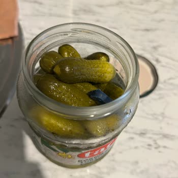 Tat Gıdadan Kornişon Turşusunda Plastik Parça Bulundu Gıda Güvenliği Endişesi