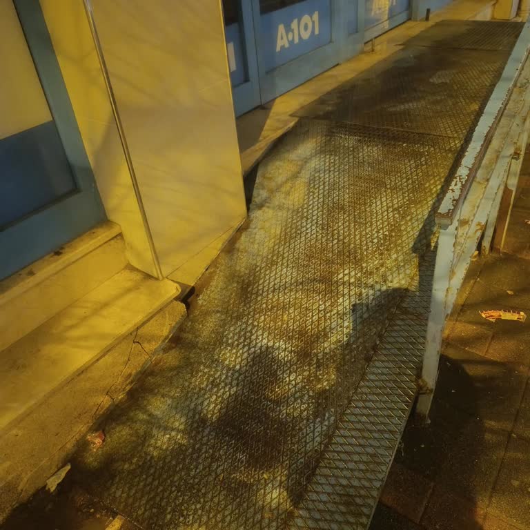 A101 Lüleburgaz Şubesinde Erken Kapanış Ve Kaygan Rampa Güvenlik Sorunu