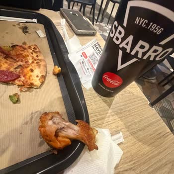 Sbarro Şubesinde Tavuk Kanadında Çıkan Metal İğne Gıda Güvenliğini Tehlikeye Attı