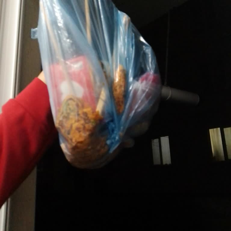 Trendyol GO'dan Gelen Bozulmuş Sushi Çiğ Köfte Ve Çıplak Cipsler Nedeniyle Tam İade Talebi