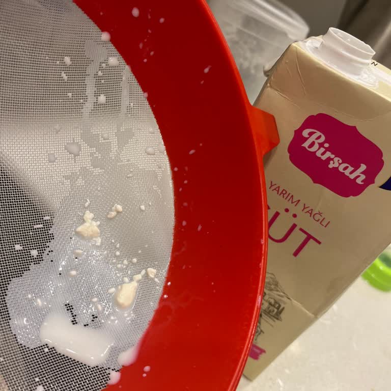 A101 Sütündeki Beyaz Parçacıklar Çocuğuma Tehdit Oluşturdu