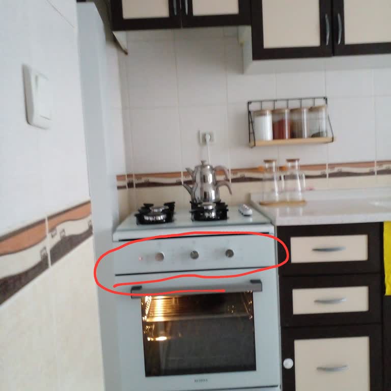 Kurulumda Davlumbaz Takılmadan Fırın Aşırı Isındı, Düğmeler Kullanılamaz