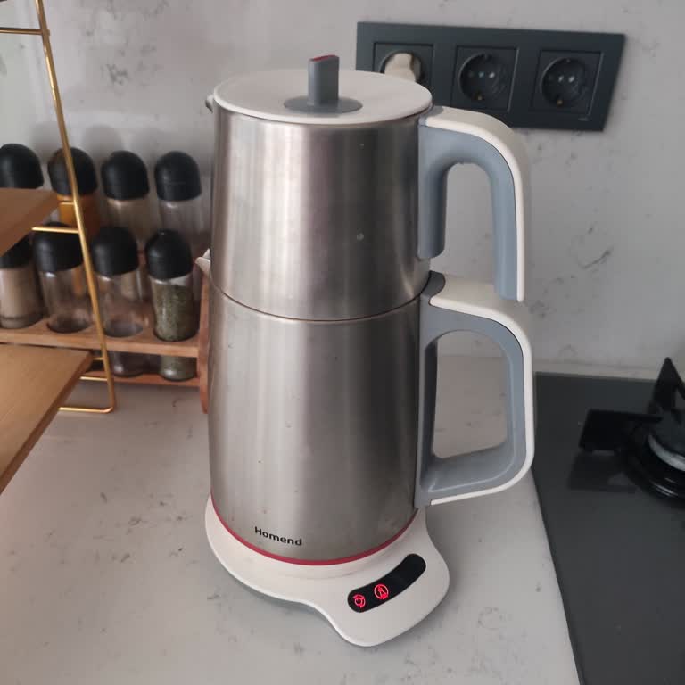 Homend Çaycının Kapanmaması Mutfak Dolaplarına Zarar Verdi, Servis Değişim Reddetti