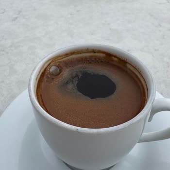 Zeyrekhane Cafe'de Türk Kahvesi Porsiyonları Yetersiz