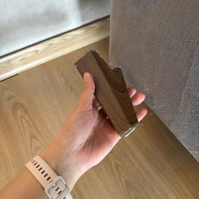 Ahşap Dediği Plastik Köşe Takımı Ayağı Kırıldı, Ücretsiz Değişim Talebi