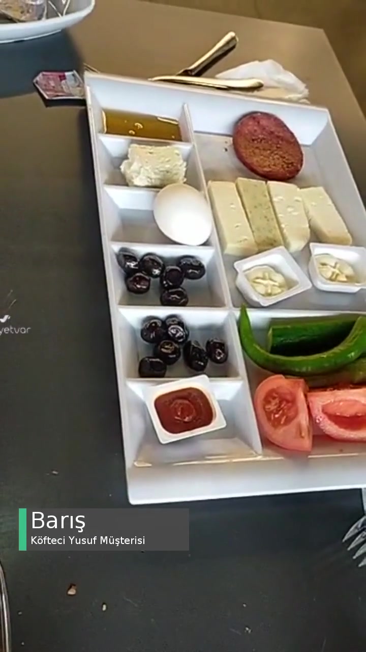 Köfteci Yusuf'ta Kahvaltıyı Kafalarına Göre Getiriyorlar videonun kapak resmi