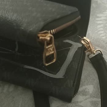 Trendyol Çanta İlk Kullanımda İkiye Ayrıldı, Kalitesiz Silikon Ve Orijinalliği Şüpheli Ürün!