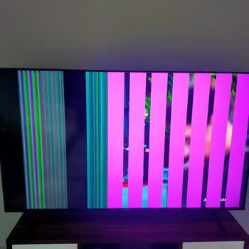 Kurulum Sonrası Kısa Sürede Ekranda Çizgiler Beliren Grundig TV İçin Değişim Talebi