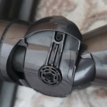 Dyson V15 Anti Tangle Başlığının Plastik Parçaları Gevşeyip Çıkıyor Ve Garanti Dışı Reddedildi