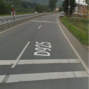 Köy Giriş Yolunun Bariyerlerden Açılması Gerekiyor: Zaman Ve Yakıt Kaybı