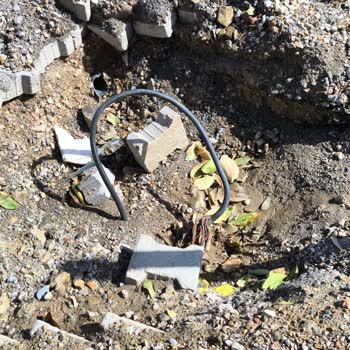 Seferihisar Belediyesi Yalnızca Seçim Zamanı Aktif Sokak Çukurları İhmal Ediliyor