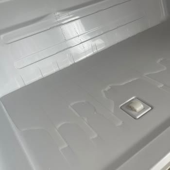 Samsung Buzdolabım Sürekli Su Sızdırıyor, Ücretsiz Onarım Veya Değişim Talep Ediyorum