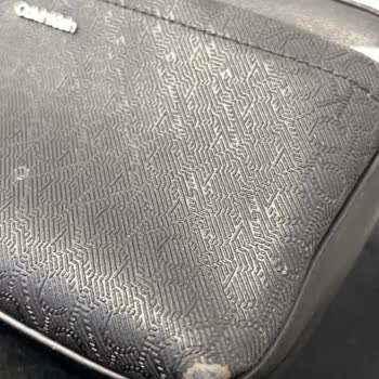 Calvin Klein Çantalarında Renk Değişikliği Ve Deri Soyulması