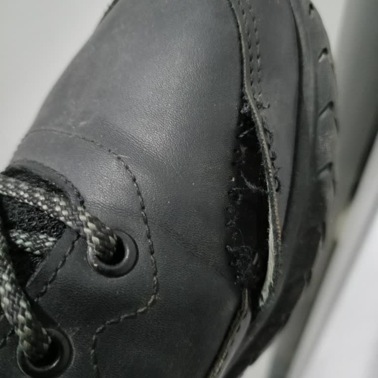 FLO Mağazasında Ayakkabının Üretim Hatası Olarak Kabul Edilmemesi Ve Fiziki İnceleme Talebi