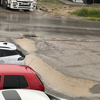 Güler Sokak'ta Yağmur Suyunun Birikmesi Giriş Ve Park Erişimini Engelliyor