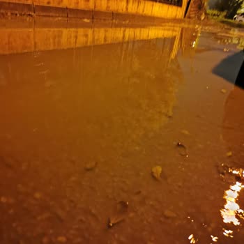 Darıca 1637 Sokakta Yanlış Yüksek Kanalizasyon Kapakları Yolun Su Basmasına Neden Oluyor