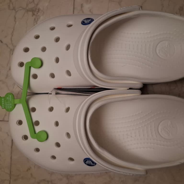 Crocs Terliğinde Kalıp Sorunu, Müşteri Hizmetlerinden Cevap Bekleniyor