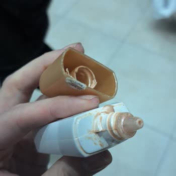 Rossmann Mağazasında Açılmış Kozmetik Ürün Satışı Ve Hijyen İhlali