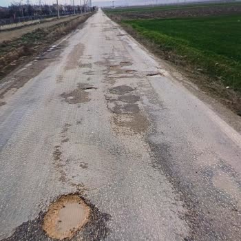 Polatlı Beylikköprü Asfaltı Çökmüş, Sürücü Güvenliği İçin Yeniden İnşa Gerekiyor