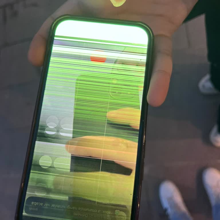 İphone 15 Ekran Çizgileri Sorunu Ve Söz Verilen Aynı Gün Değişiminin Gerçekleşmemesi