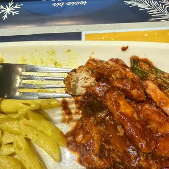 Cevahir AVM Tavuk Dünyası'nda Çiğ Ve Kuru Tavuk, Personelin Reddetmesi Ve Saygısız Tutumu