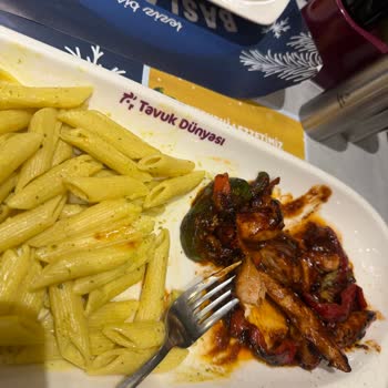 Çiğ Ve Kuru Tavuk, Kısır Porsiyon Ve Kaba Personel Davranışı