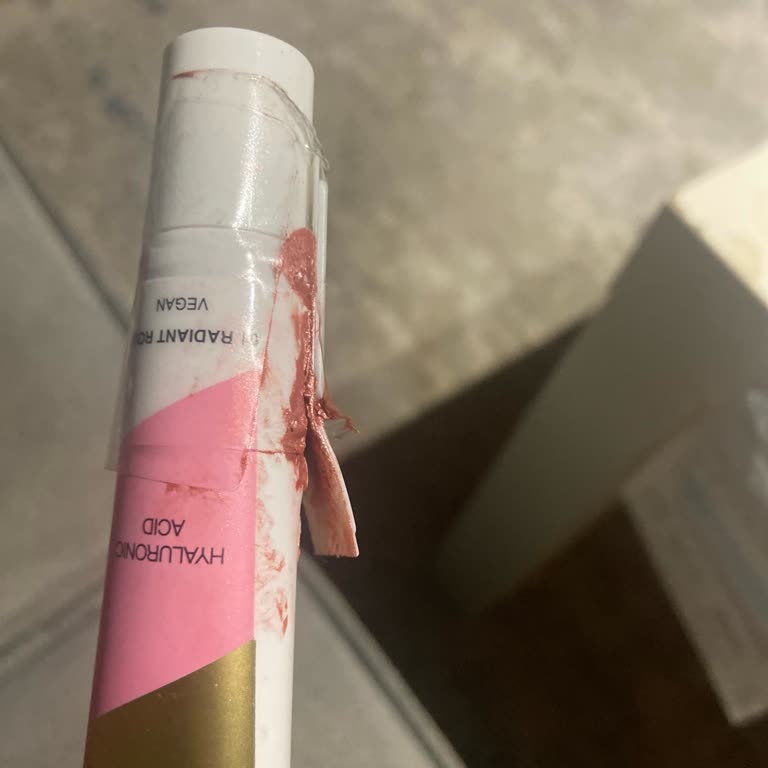 Yırtık Ambalajlı Max Factor Allık İçin Değişim İsteği Ve Personelin Umursamaz Tutumu