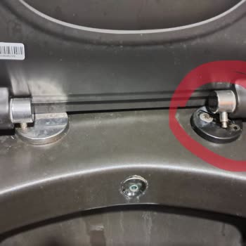 Creavit Tuvalet Kapağı Menteşi Kırık, Yedek Parça Bulunamıyor