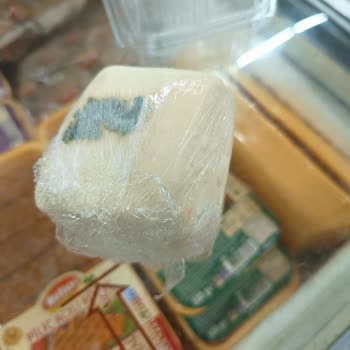 Bozulmuş Peynir Satışı Ve Mağaza Personelinin Uygunsuz Davranışı