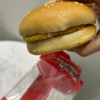 BİM Çıtır Tavuk Burgerde Küflenmiş Ekmeğe Dair Şikayet