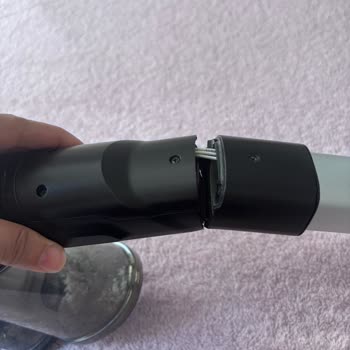 Philips Ev Aletleri 7043 Dikey Süpürge Kilit Ve Gövde Sorunu Tekrarlıyor Değişim Talebi