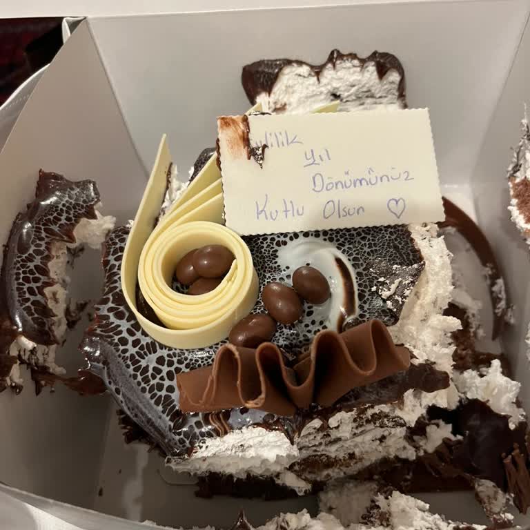 Sürpriz İçin Aldığım Dağılmış Ve Kirli Pasta İçin Geri Ödeme Talebi