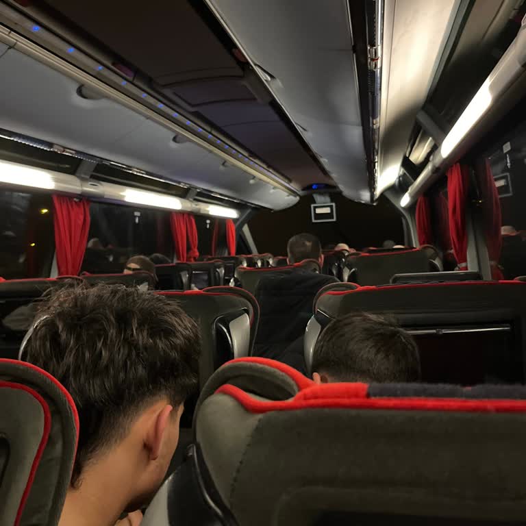 Açıklamasız Duraklar Ve Klimasız Otobüs Yolculuğu