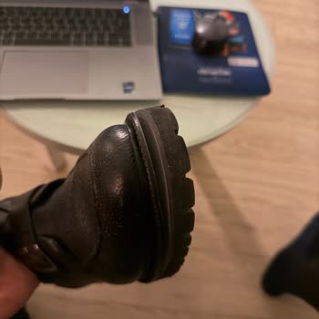 Ayakkabılar Hızla Bozuldu, Mağaza İadeyi Reddetti