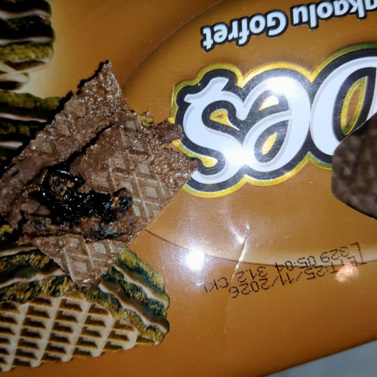 Eti Hoşbeş Gofrette Sert Kremalar Ve Siyah Yabancı Madde