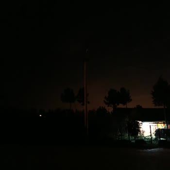 Küçükdere Mahallesindeki Yanmayan Sokak Lambaları Güvenliği Tehdit Ediyor