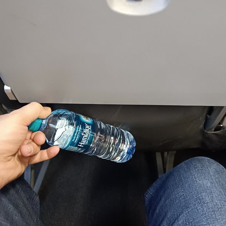 Koltuklarda Su İçin Cep Olmaması Yolculuk Konforunu Azalttı