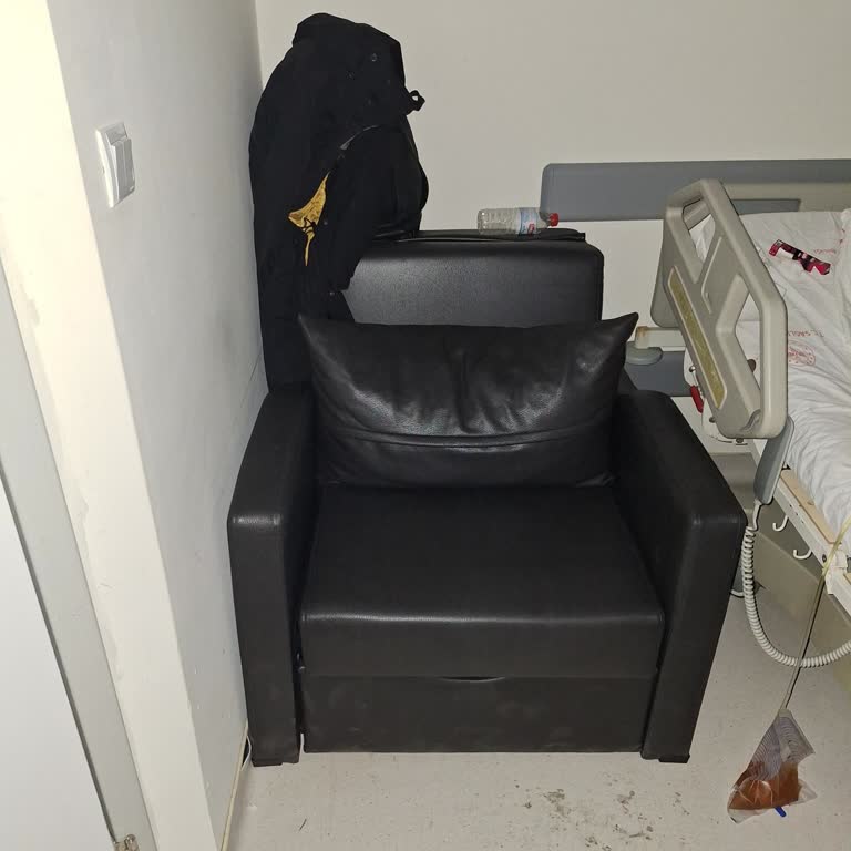 Çukurova Devlet Hastanesinde Ortopedi Servisi Yastık Ve Çarşaf Sağlanmıyor, Personel Saygısız