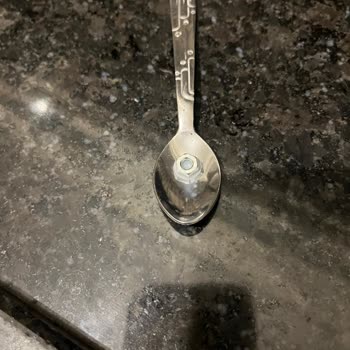 Süt İçinde Küçük Bir Cıvata Buldum: Güvenlik Ve Hijyen İhlali