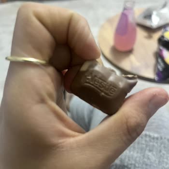 Nestle Damak Çikolatası Beyazlaştı, Tadı Kötü Ve Bozulmuş