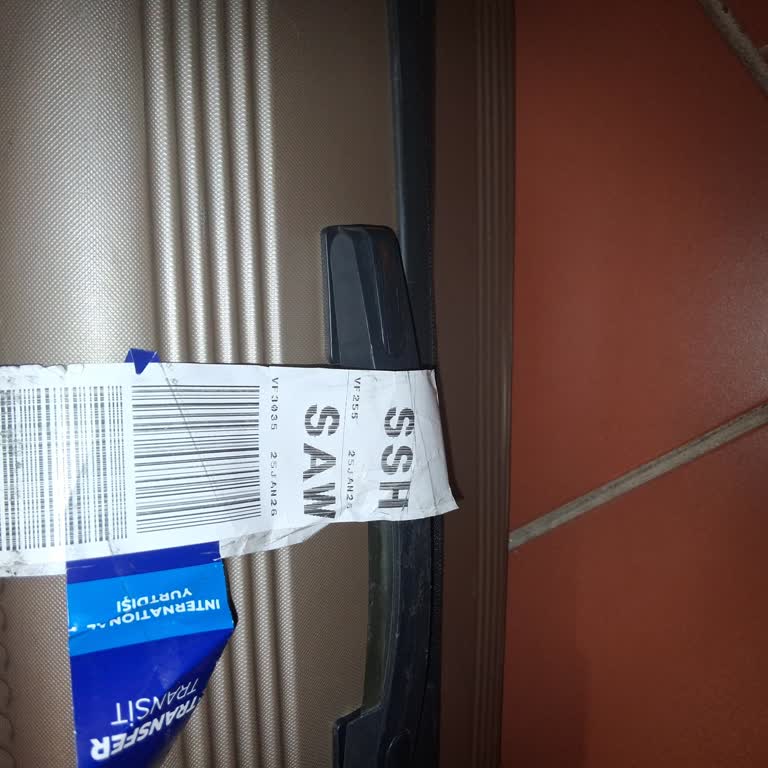 Ajet’ten Kırık Valiz İçin Sorumluluk Ve Masraf Telafisi Talebi