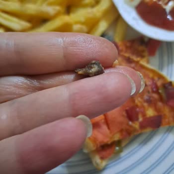 Dişlerimde Yabancı Madde Nedeniyle Kırık Ve Çatlak Oluştu Dr Oetker Yanıt Vermedi