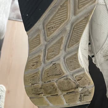 Triathlon Skech Air Court Ayakkabısında 7 Ayda Hızlı Taban Aşınması