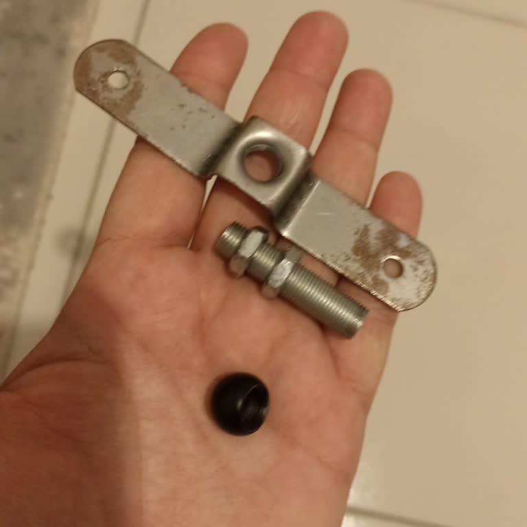 Eksik Vidalar Ve Cevapsız İletişim Nedeniyle Avize Kullanılamıyor