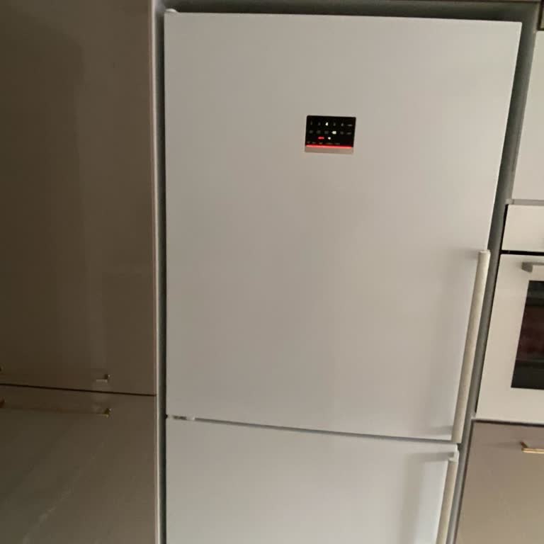 Dondurucu Soğutmuyor, Buzdolabı Ters Çalışıyor; Servis Çözüm Sağlayamadı Ve Değişim Talebi