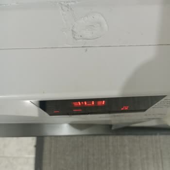 Air Wick Prizli Koku Ürününün Prizde Ve Çamaşır Kurutucusunda Erimeye Neden Olması