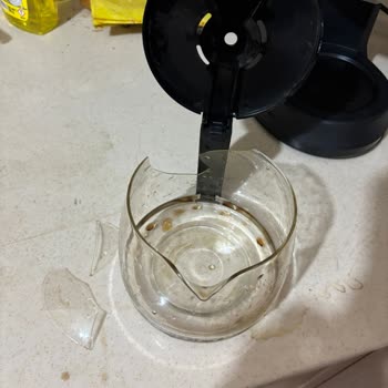 Sinbo Filtre Kahve Makinesinin 7 Yıllık Garanti Süresine Rağmen Cam Demliği Kırıldı