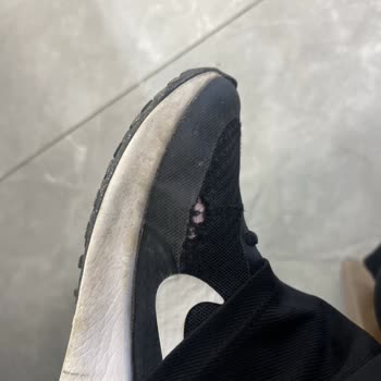 Deichmann Düzce Şubesinde Alınan Ayakkabının Kısa Sürede Yırtılması Ve İnceleme Reddi