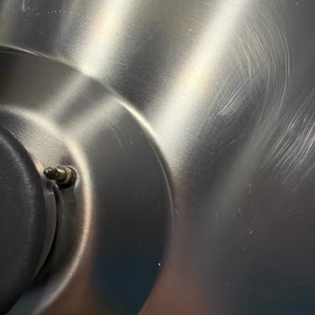 Bosch Serie 6 Ocakta Kalitesiz Değişim Sonrası Paslanmaz Çelik Tabla Soyulması