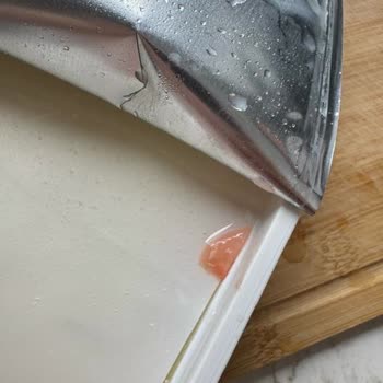 Pınar Tam Yağlı Süzme Peyniri Kırmızı Leke Ve Sıvı: Sağlık Riski Şikayeti